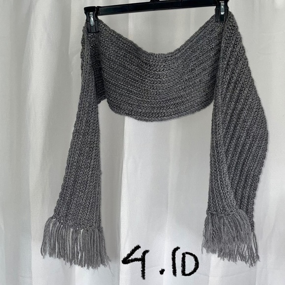 Handmade Knit Crochet Yarn Scarf Fringe Hems - Picture 1 of 3
